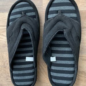 Zizor Men’s Memory Foam Flip Flop Slippers